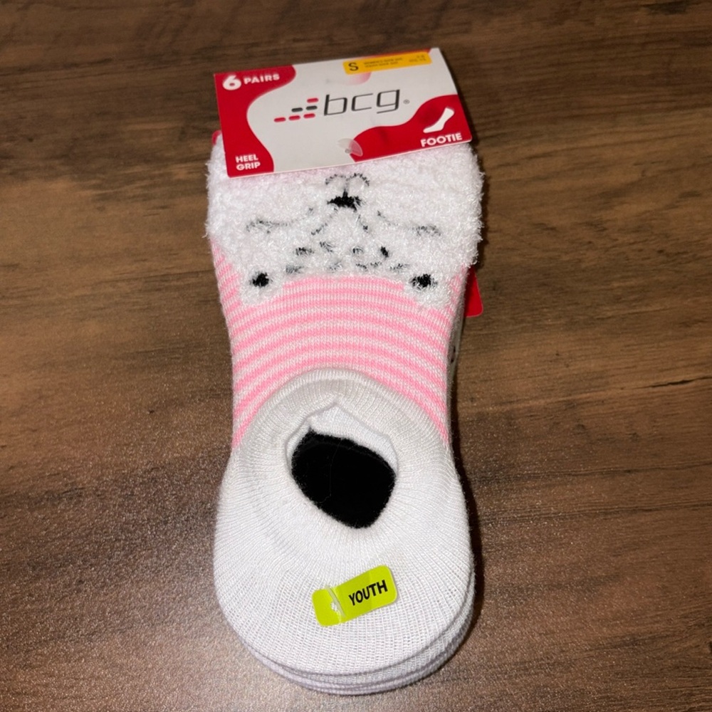 Youth size, small pack of six pairs, heel grip, Footy socks, cat design new